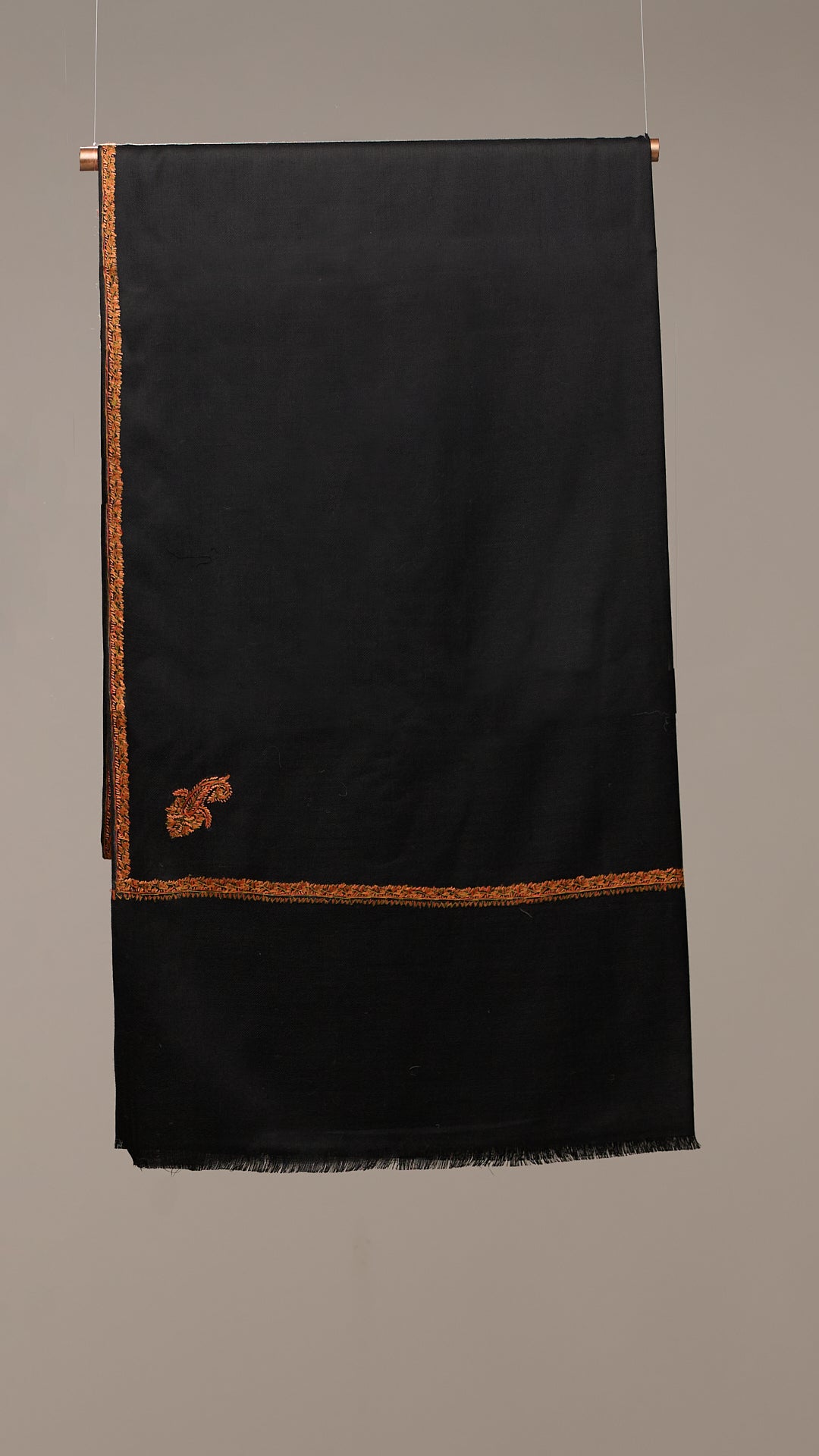 Hashi Sozi Noir - Sozni Embroidered Shawl