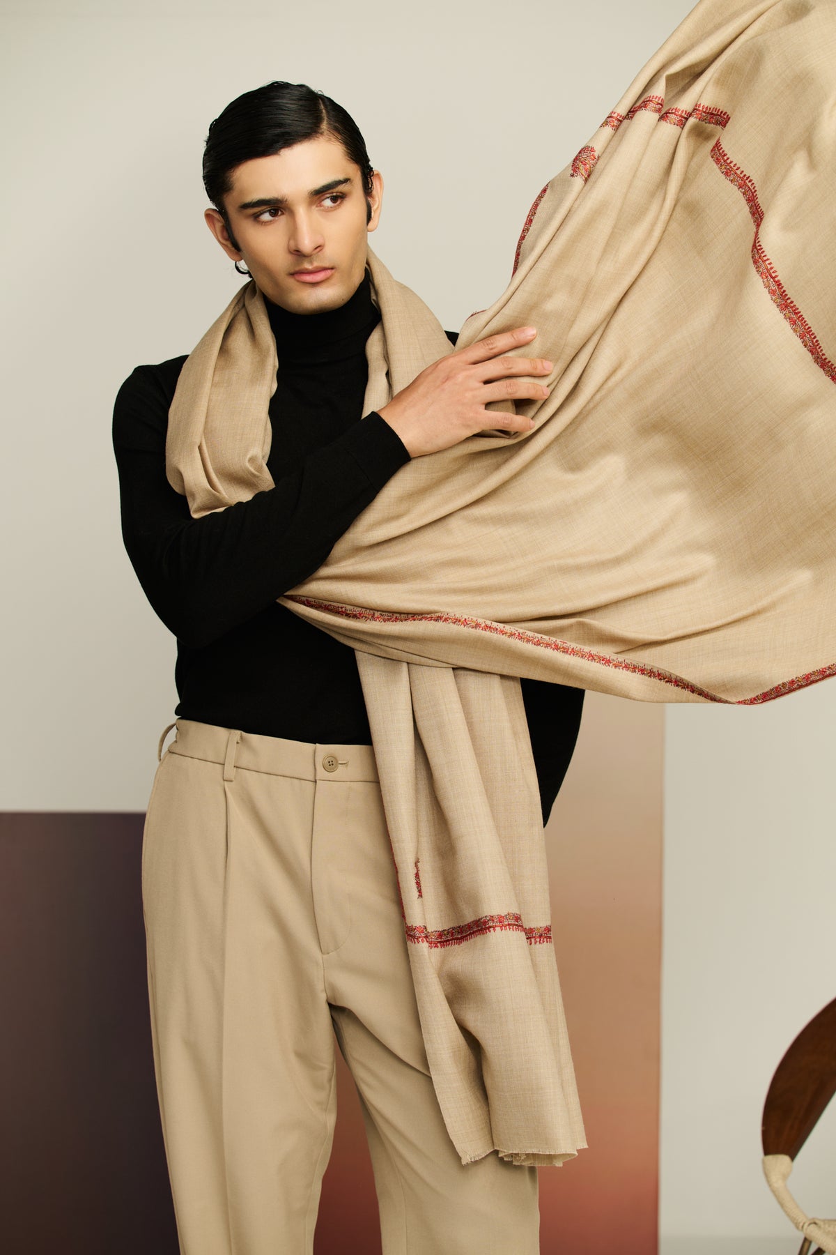 Hashi Sozi Noir - Sozni Embroidered Shawl